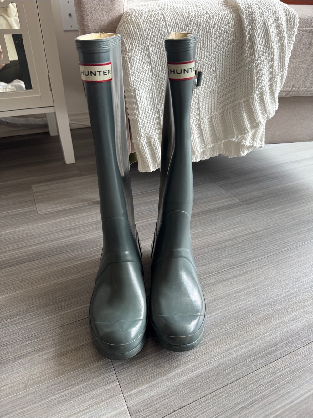 Hunter Tall Rain Boots in Glossy Gray size 5M/6F